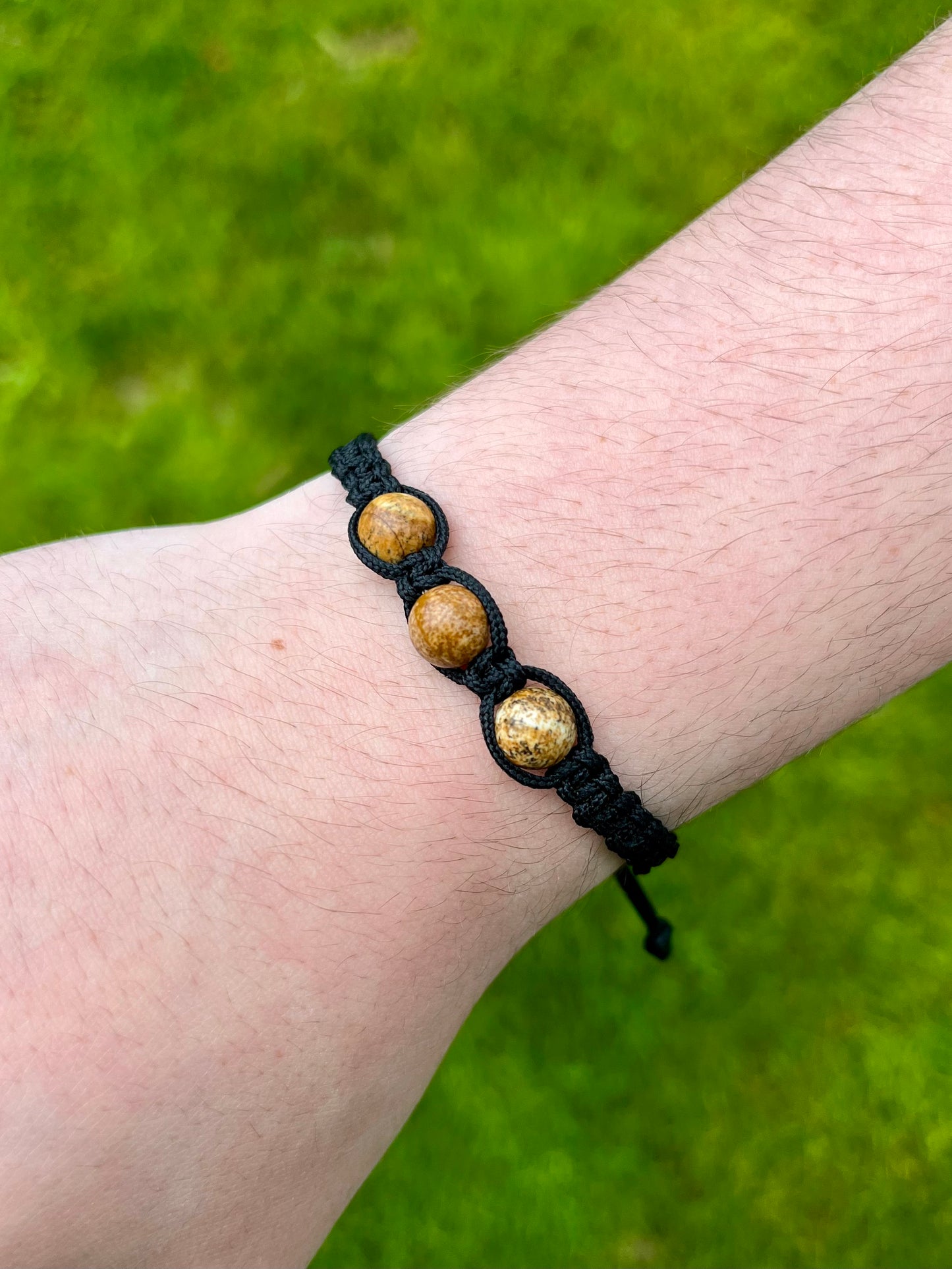 Bracelet MAËL, avec pierres de Jaspe Paysage, porté.