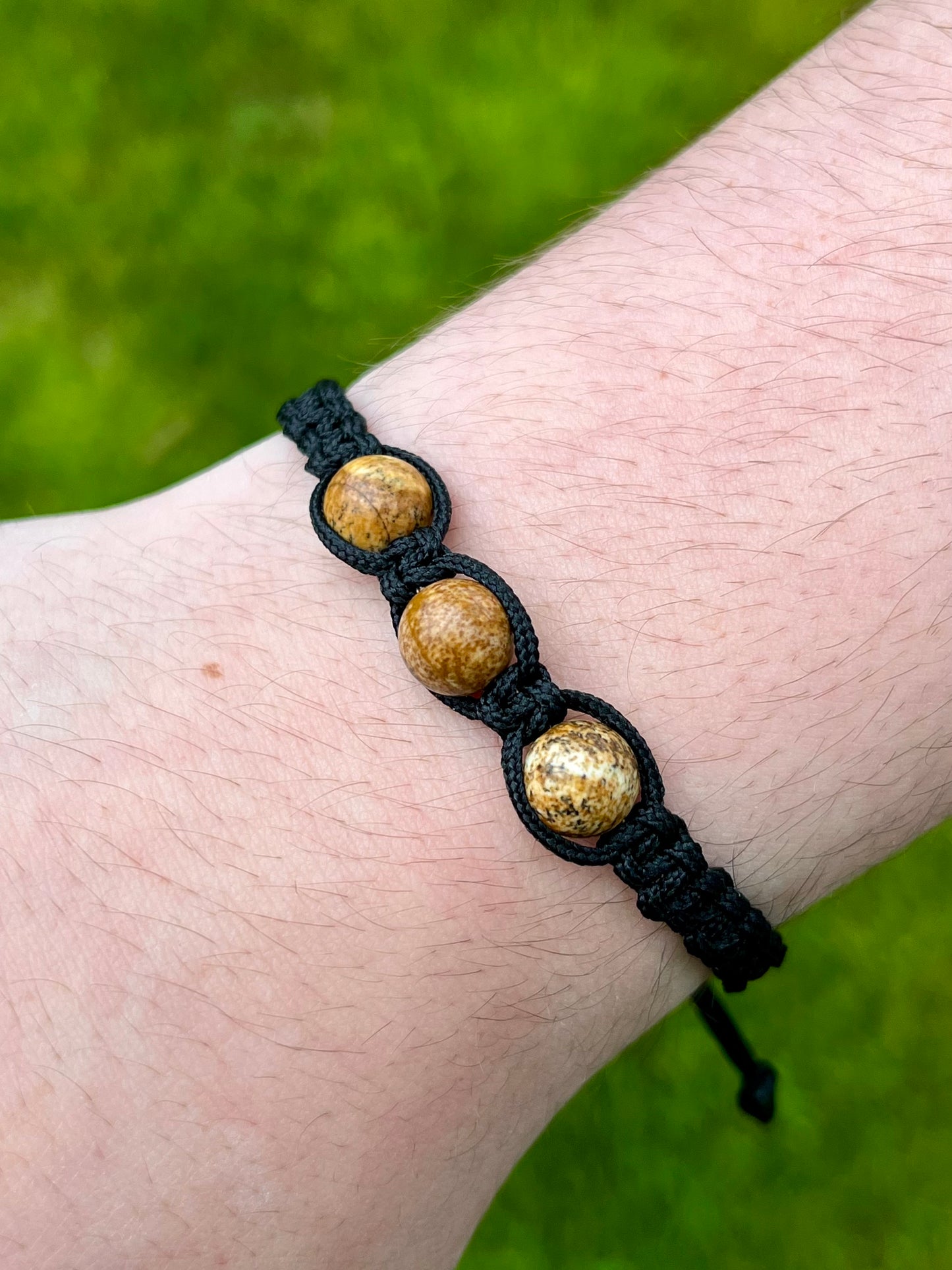 Bracelet MAËL, avec pierres de Jaspe Paysage, porté.
