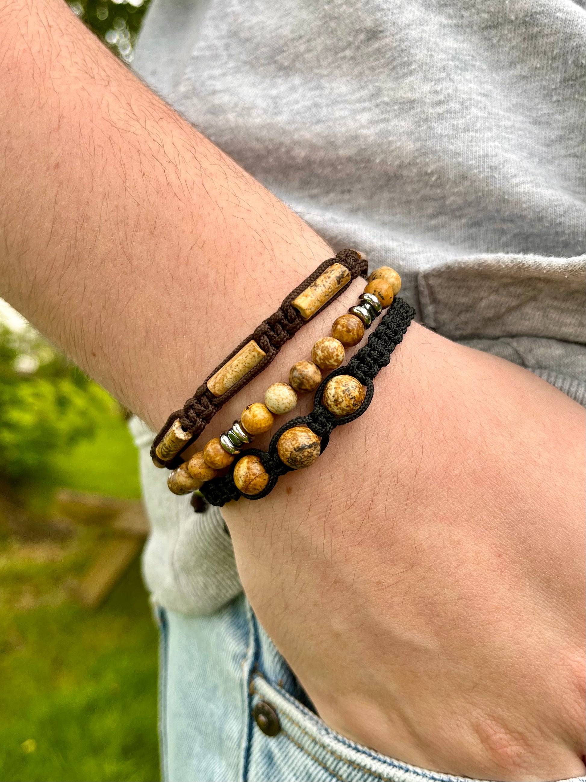 Bracelet CAMILLE, avec pierres de Jaspe Paysage, porté avec les bracelets GABIN et MAËL.
